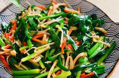 韭菜炒金针菇7
