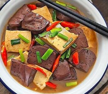 猪血炖豆腐1