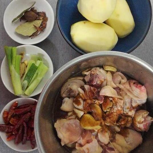 土豆炖鸡块2