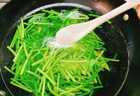蒜苔炒五花肉3