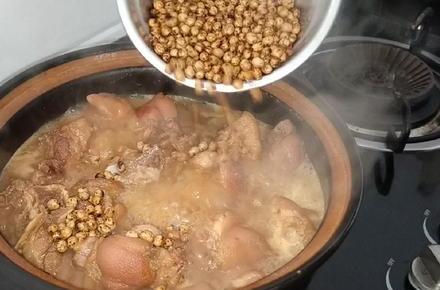 黄豆炖猪脚11