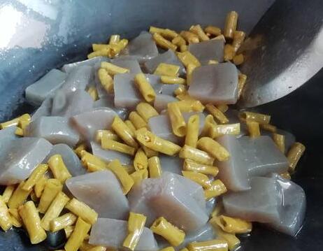 酸豆角烧魔芋7
