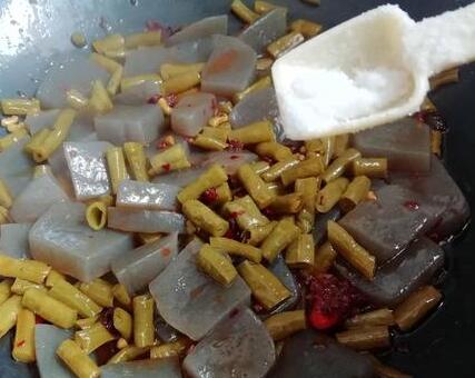 酸豆角烧魔芋8