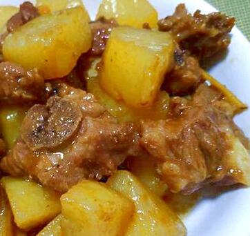 土豆焖排骨10