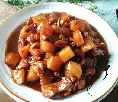 鸡腿肉烧土豆1