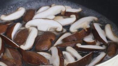 香菇炒蒜苔5