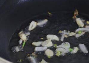香菇炒蒜苔6