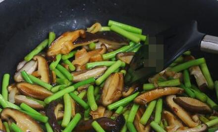 香菇炒蒜苔9