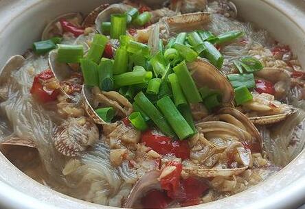 蒜蓉金针菇粉丝花甲煲1