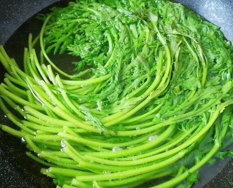 茼蒿炒肉4