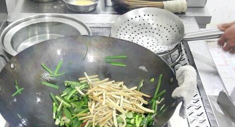 韭菜炒香干6