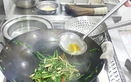 韭菜炒香干8