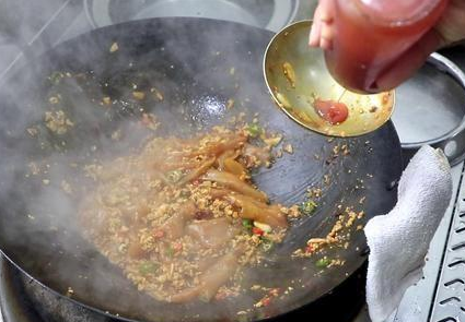 粉条烩肉末10