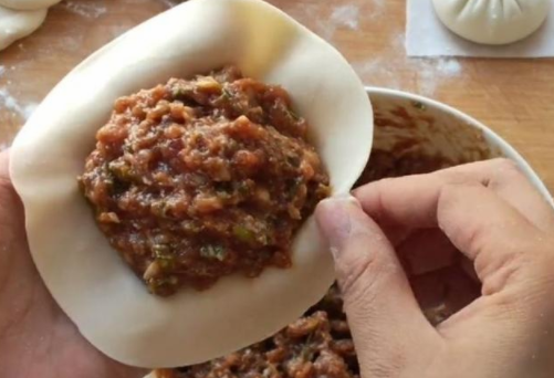 厨师学校学做灌汤包技术 灌汤包的做法及配方7