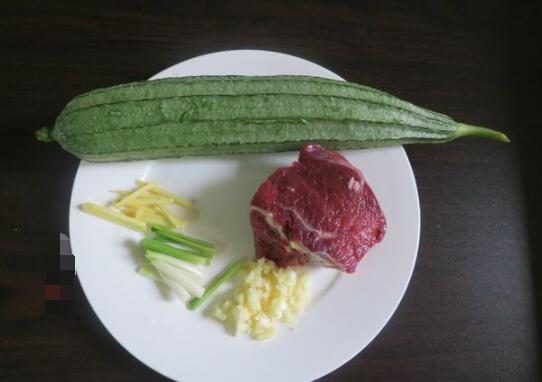 怎样炒牛肉 丝瓜牛肉的做法