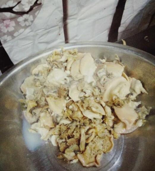 河蚌可以吃吗 怎么做好吃 爆炒河蚌肉的做法