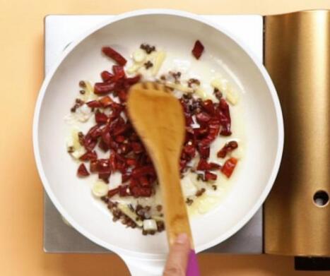 辣子鸡块的做法