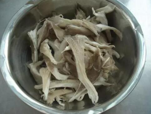 干炸酥脆蘑菇的做法