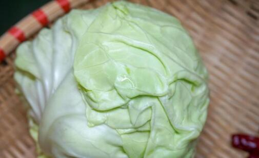 手撕包菜怎么做 鲜甜下饭的手撕包菜做法