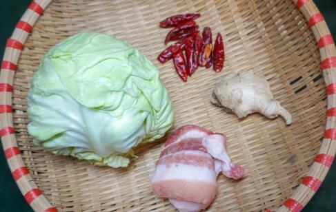 手撕包菜怎么做 鲜甜下饭的手撕包菜做法