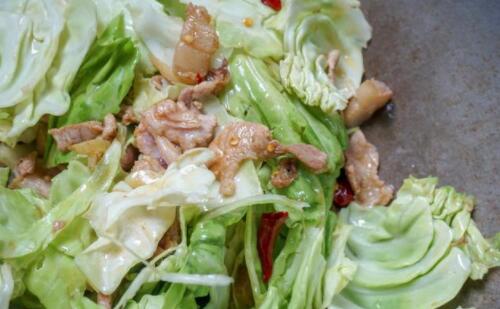 手撕包菜怎么做 鲜甜下饭的手撕包菜做法