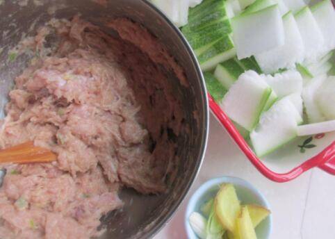肉丸子怎么做 冬瓜丸子汤的做法6