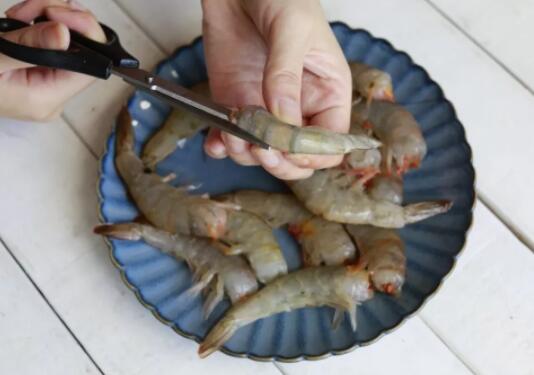 家常柠檬酸辣凉拌虾的做法5
