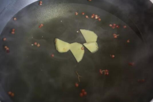 家常柠檬酸辣凉拌虾的做法7