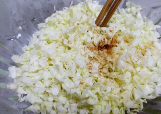 包菜鸡蛋火腿肠饼怎么做好吃的做法4