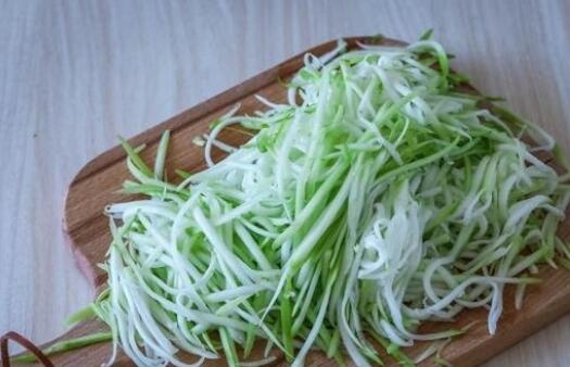 瓠子怎么做好吃 素炒瓠瓜的做法5
