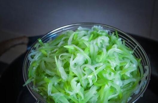 瓠子怎么做好吃 素炒瓠瓜的做法8