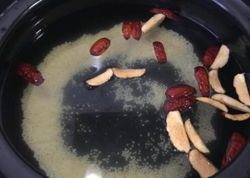 小米粥养胃吗 小米粥怎么煮的做法7