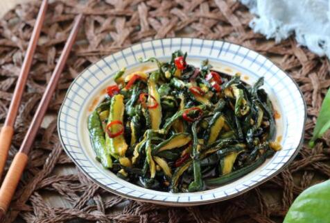 家常黄瓜咸菜的做法1