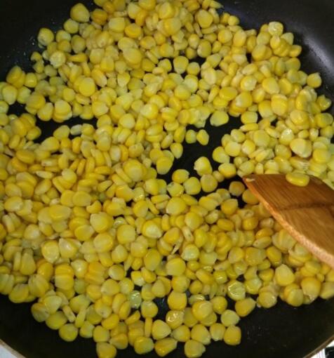 怎么做奶香芝士玉米的做法4