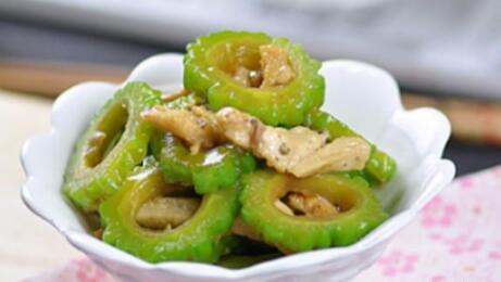 鸡胸肉炒苦瓜怎么做好吃的做法1