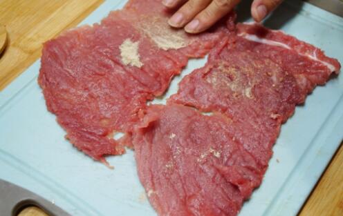 怎样做咖喱饭 咖喱香米里脊卷的做法10