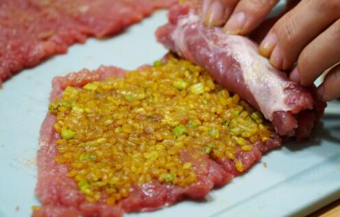 怎样做咖喱饭 咖喱香米里脊卷的做法11
