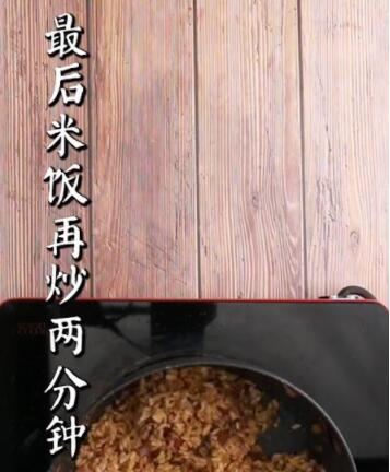 炒饭怎么做好吃 牛肉炒饭的做法7