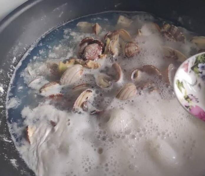 葱油花蛤的做法窍门4