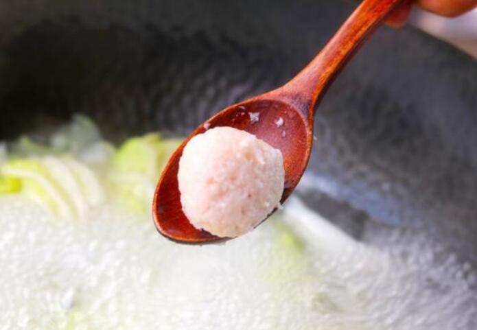 藕怎么做好吃 白菜藕丸汤的做法6