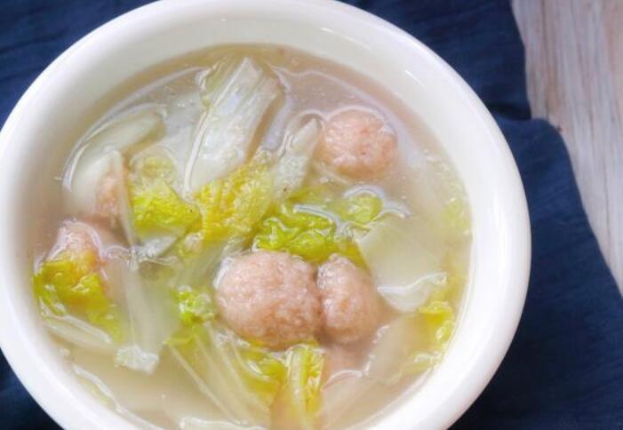 藕怎么做好吃 白菜藕丸汤的做法2