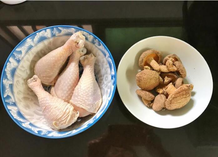 香菇怎么做好吃 电饭锅香菇滑鸡的做法3