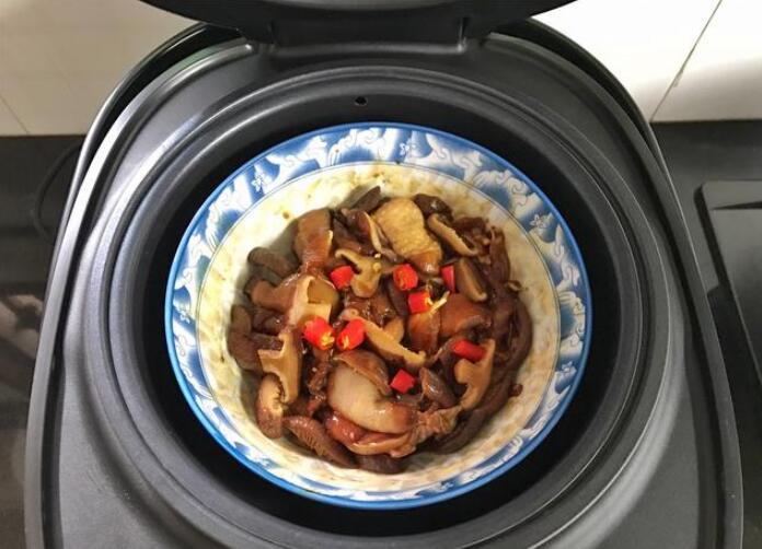 香菇怎么做好吃 电饭锅香菇滑鸡的做法9