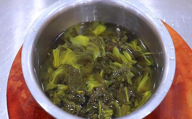 4牛肉怎么炒才嫩 酸菜牛肉片的做法