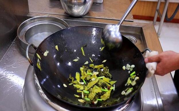 9牛肉怎么炒才嫩 酸菜牛肉片的做法