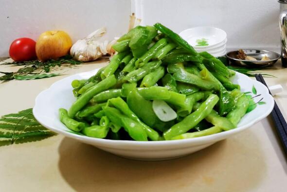 2豆角怎么做好吃 苦瓜炒豆角的做法