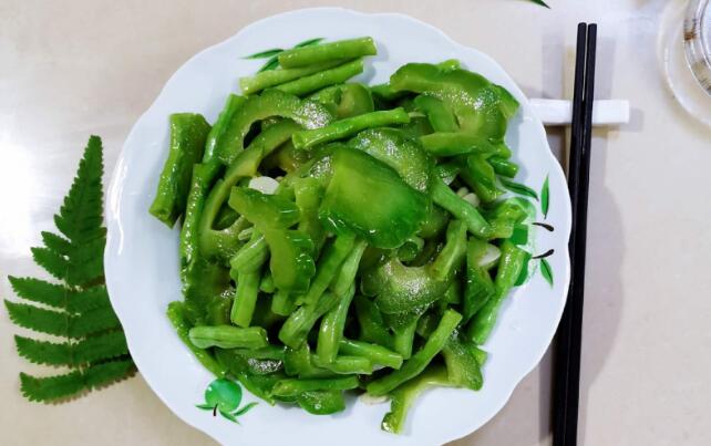 1豆角怎么做好吃 苦瓜炒豆角的做法