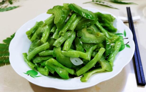 6豆角怎么做好吃 苦瓜炒豆角的做法
