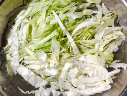 4圆白菜怎么做好吃 圆白菜炒粉丝的做法大全