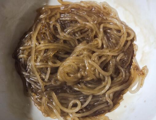 6圆白菜怎么做好吃 圆白菜炒粉丝的做法大全